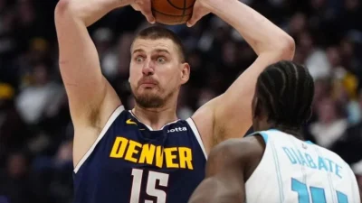 Behind Nikola Jokic, Nuggets handle Hornets, extend win streak