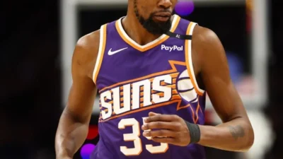 BREAKING: Kevin Durant Facing Backlash After Punching NBA Rookie Mid-Game