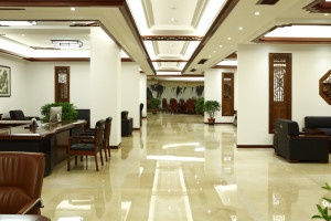 e5ae9ee69ca8e5b195e58e85e58cba2-300x200-84 实木展厅区2