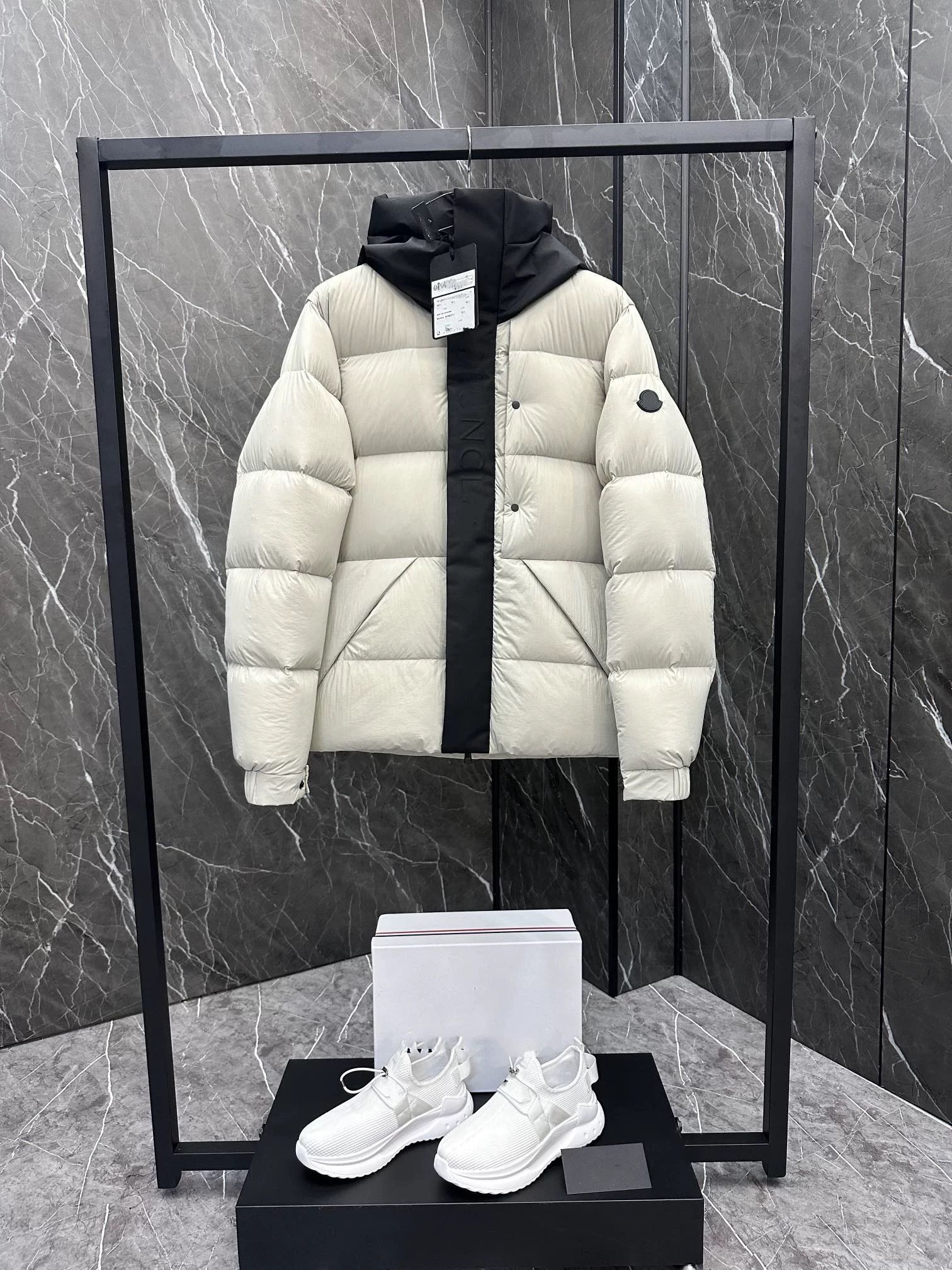 120.79$   MONCLER   4628-M gallery