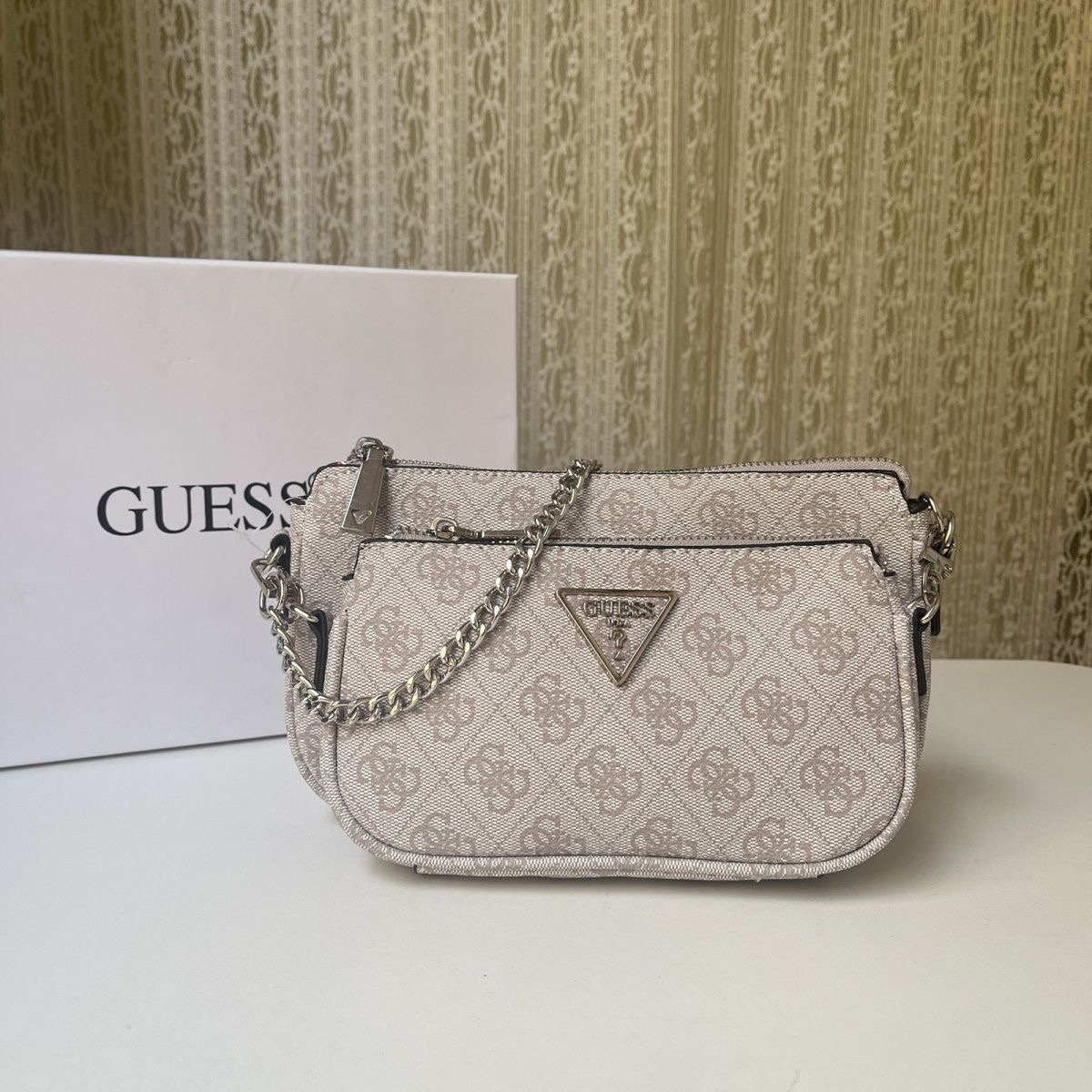 1355-240￥| 33$GUESS gallery