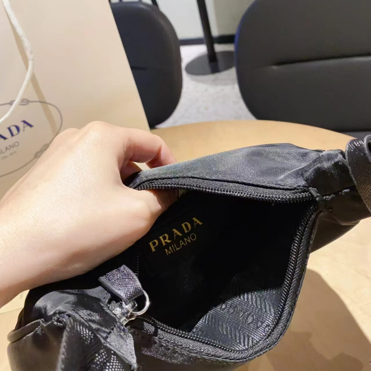 1371-198￥| 27$Prada gallery