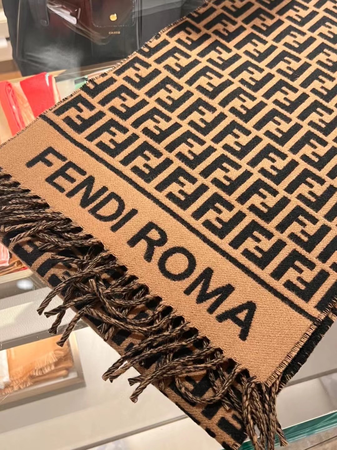 1415-200￥| 27$Fendi gallery