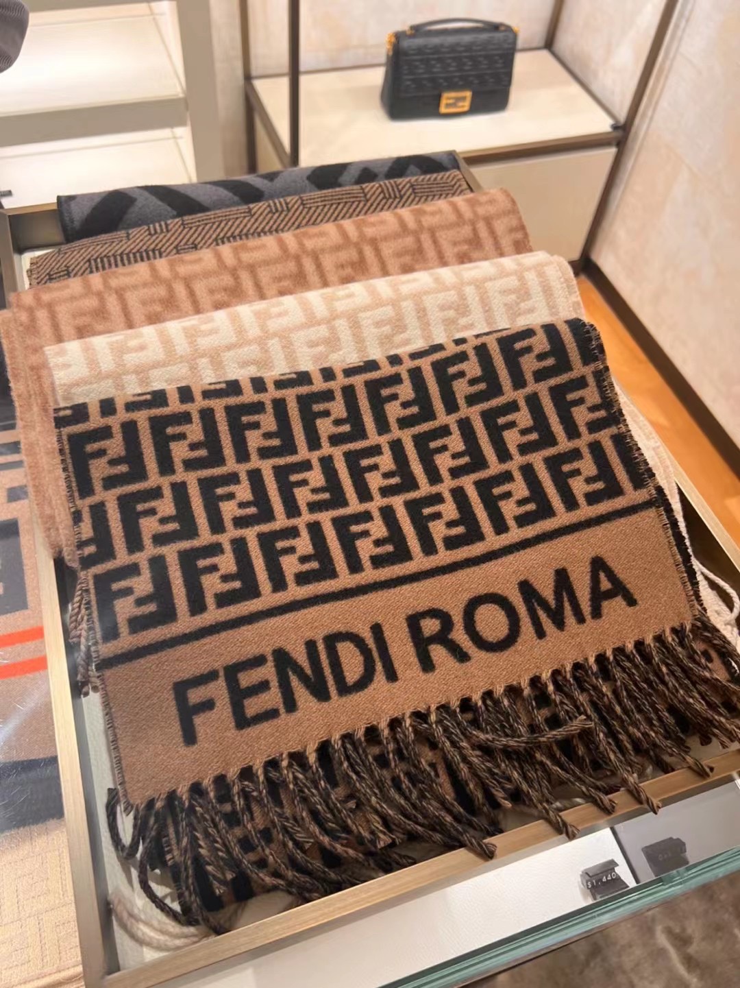 1415-200￥| 27$Fendi gallery