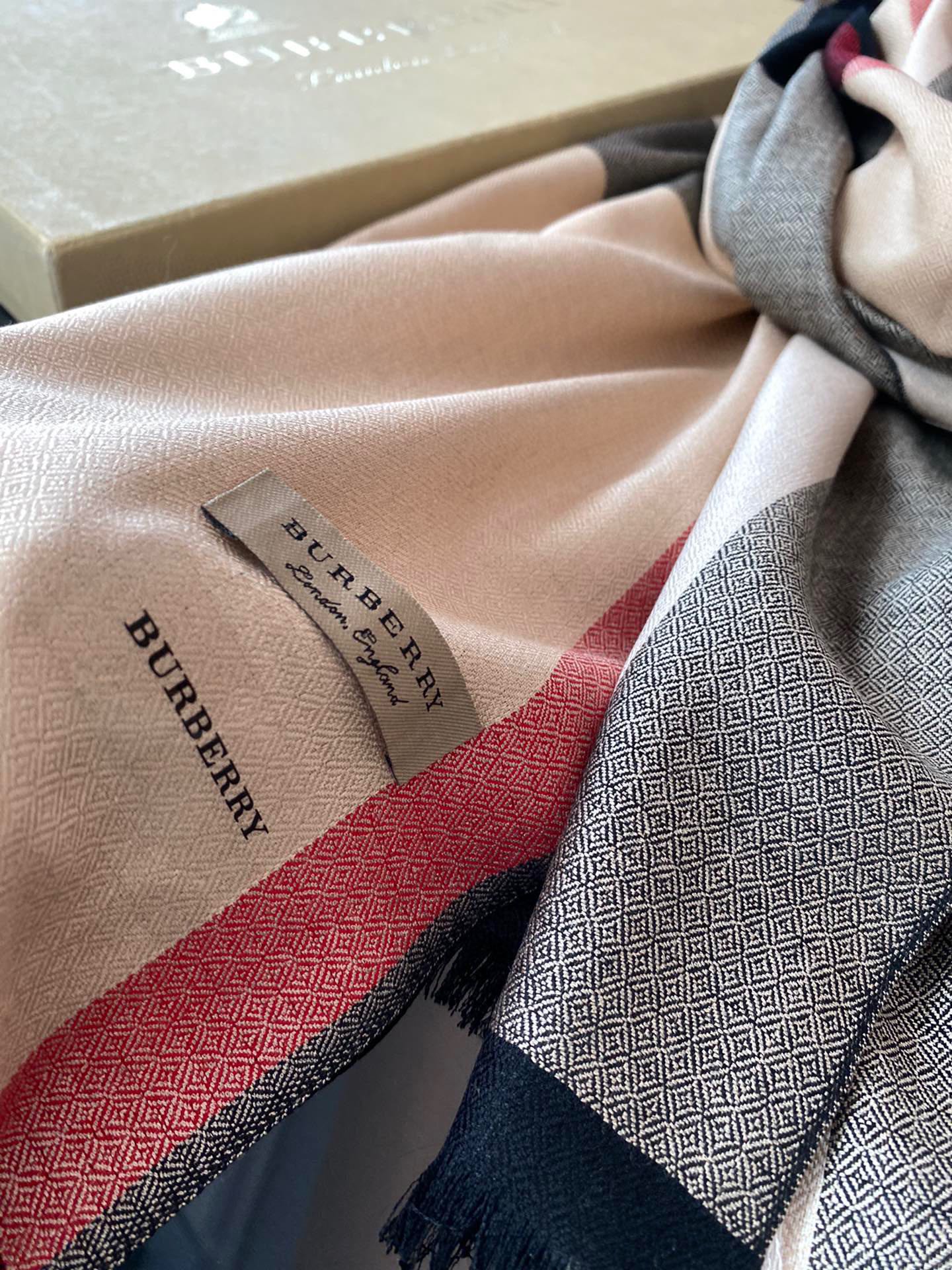 1447-175￥| 23.88$Burberry gallery