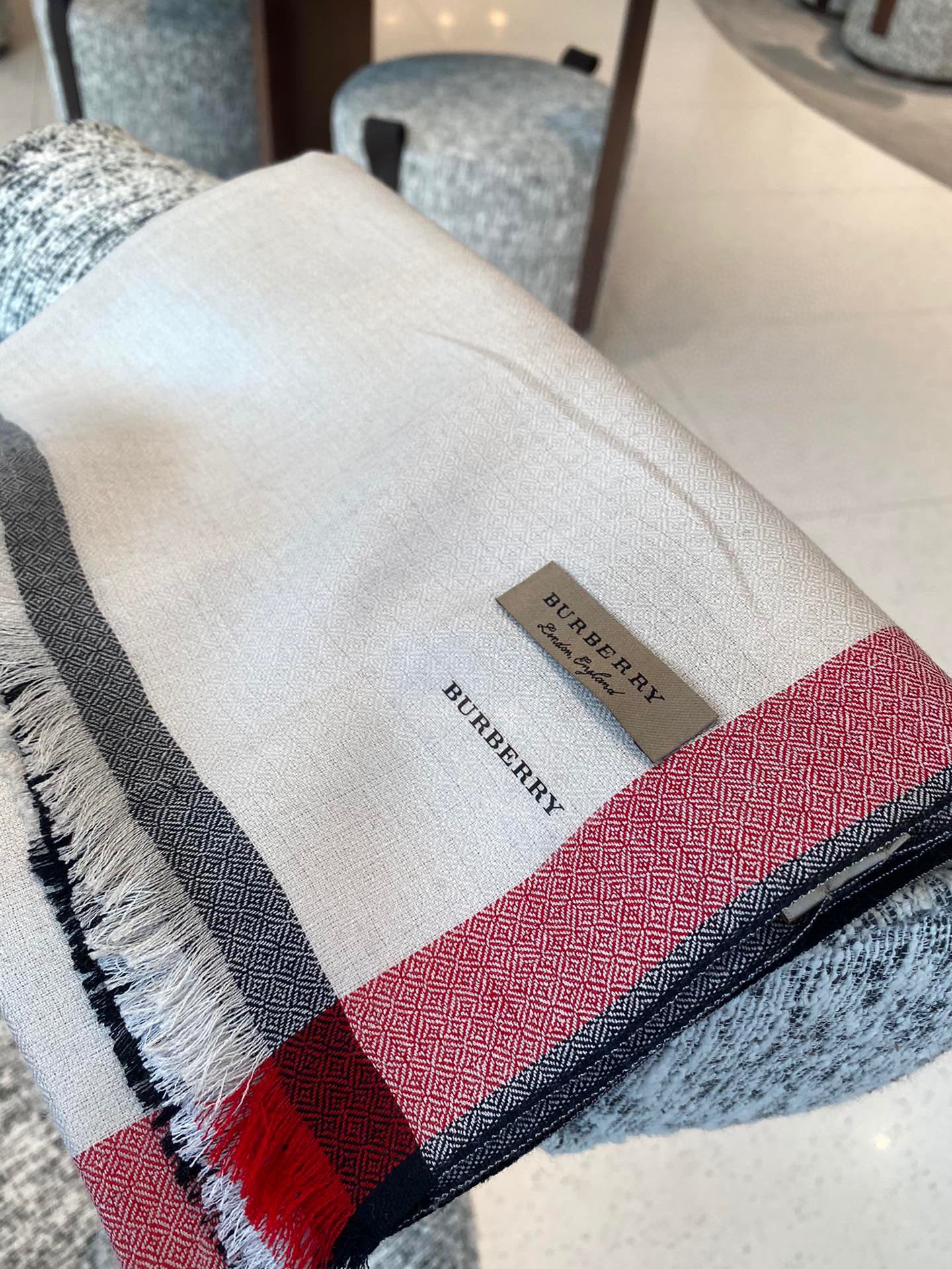 1447-175￥| 23.88$Burberry gallery