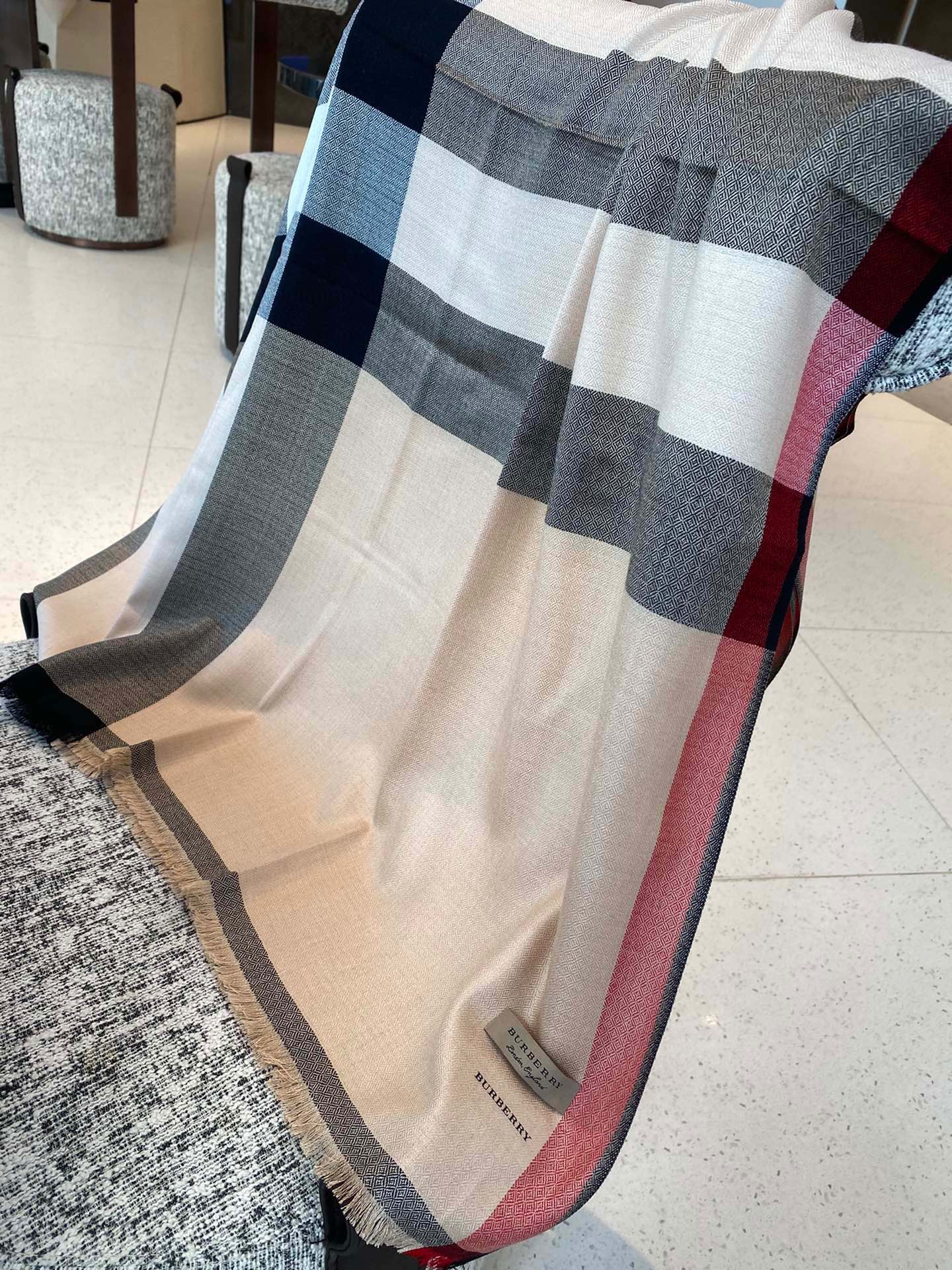 1447-175￥| 23.88$Burberry gallery