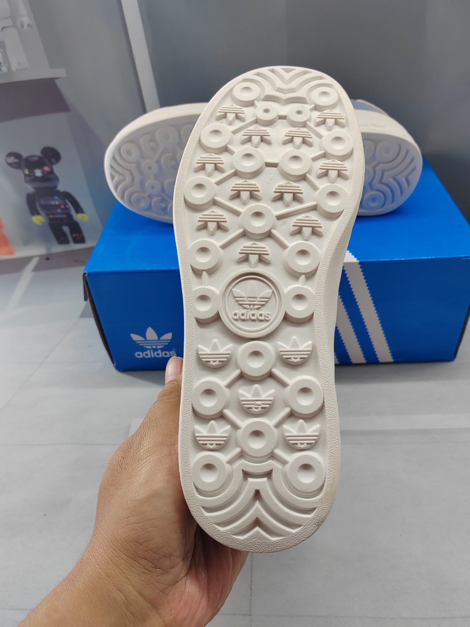 1484-241￥| 33$Adidas gallery