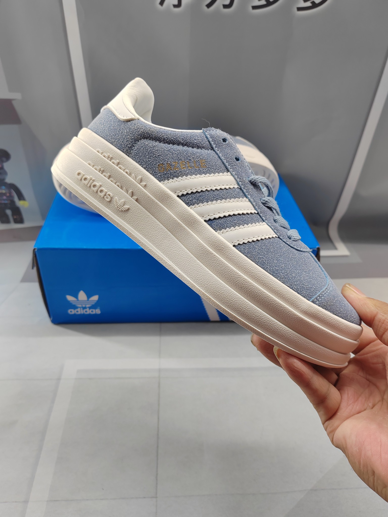 1484-241￥| 33$Adidas gallery