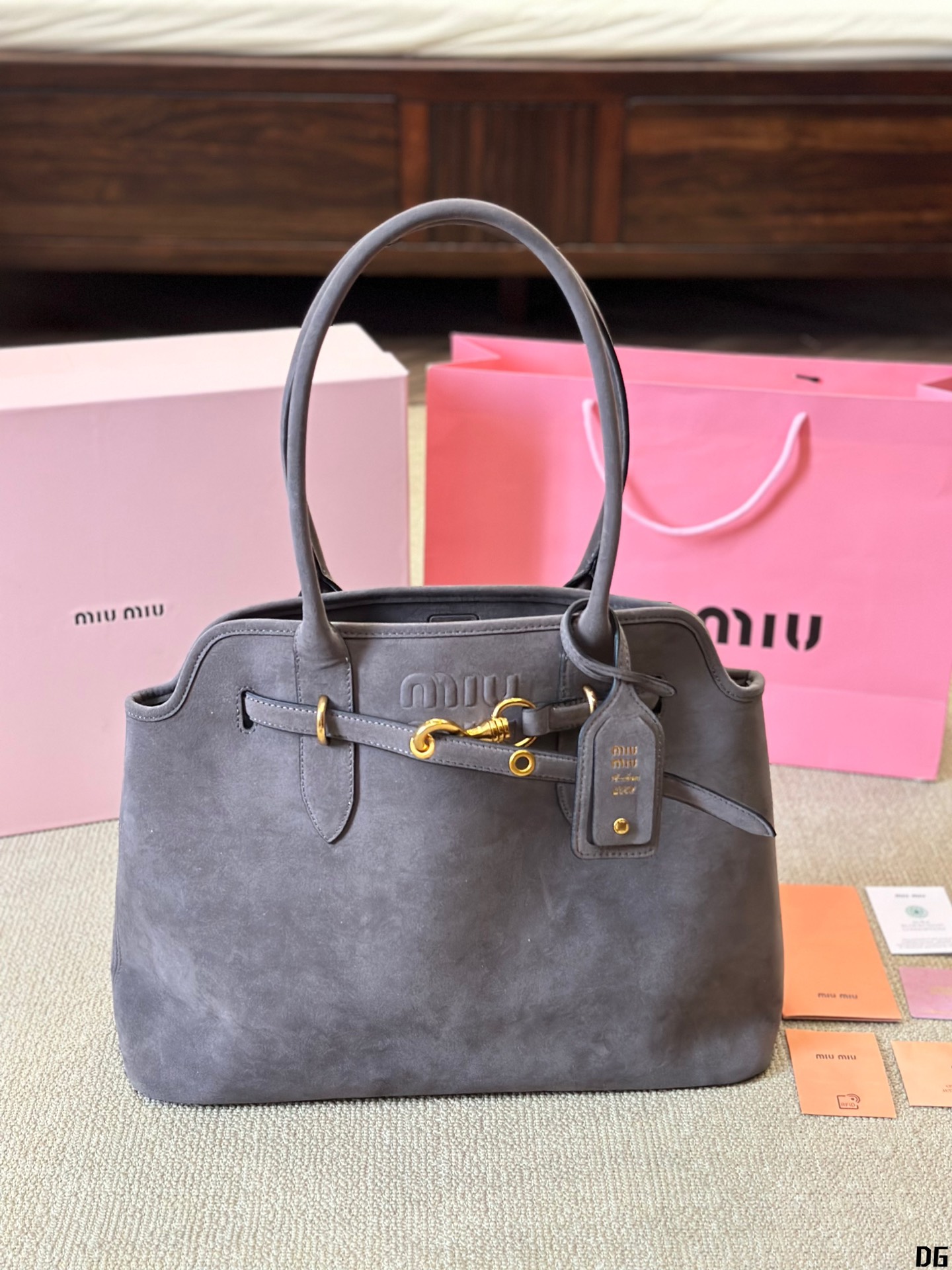 1501-584￥| 80$miumiu gallery