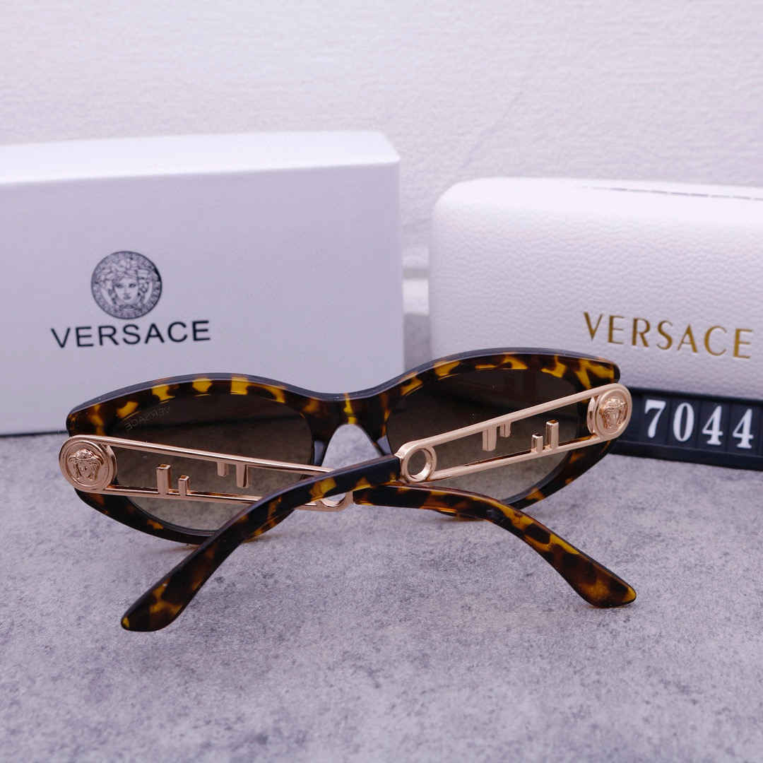 21.67$   VERSACE   FF-4517-M gallery