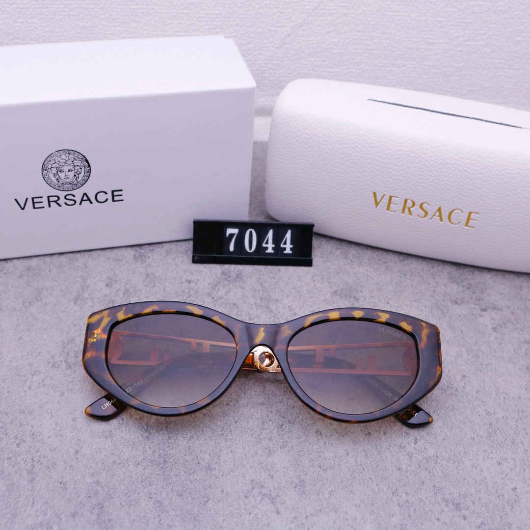 21.67$   VERSACE   FF-4517-M gallery