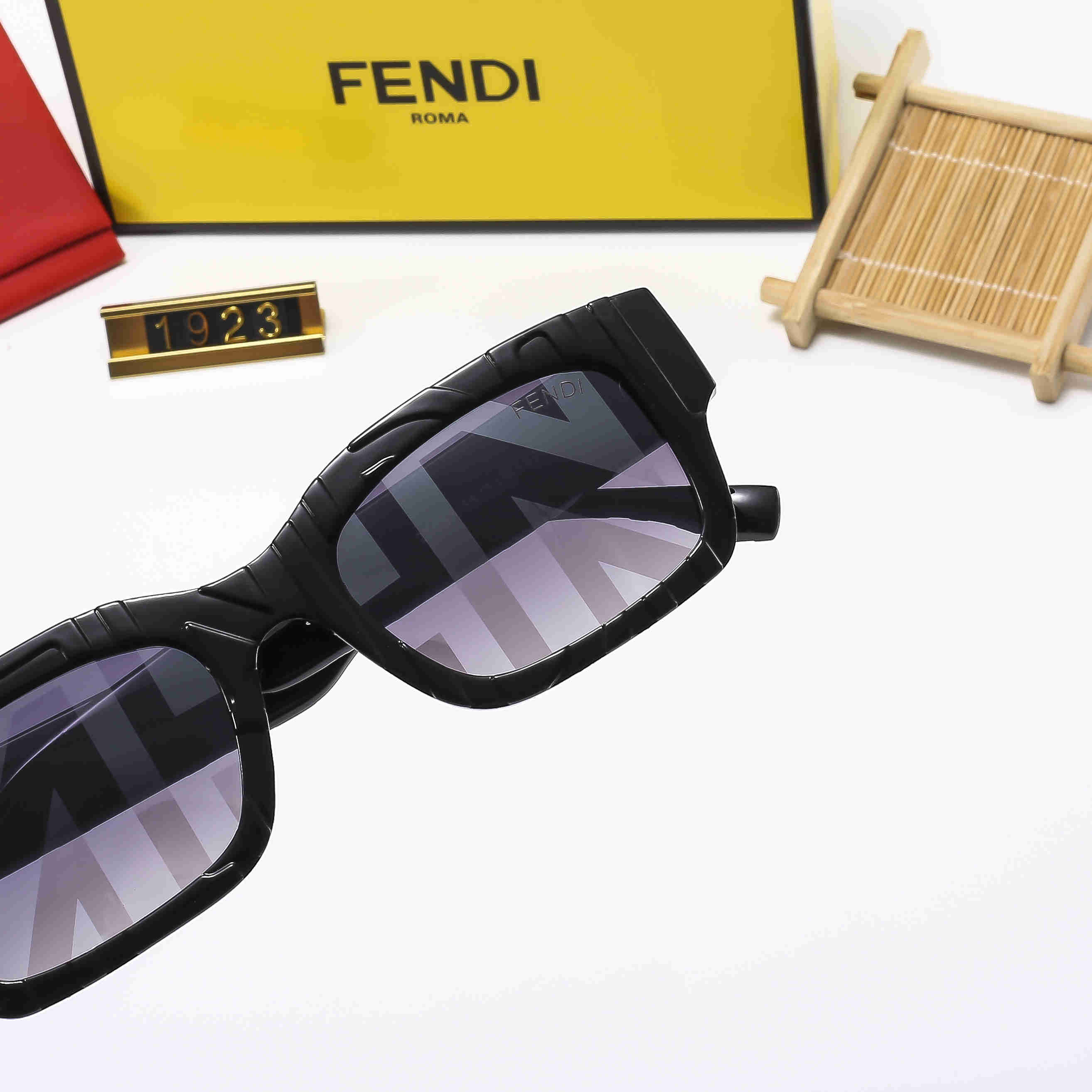 22.79   FENDI   FF-4481-M gallery