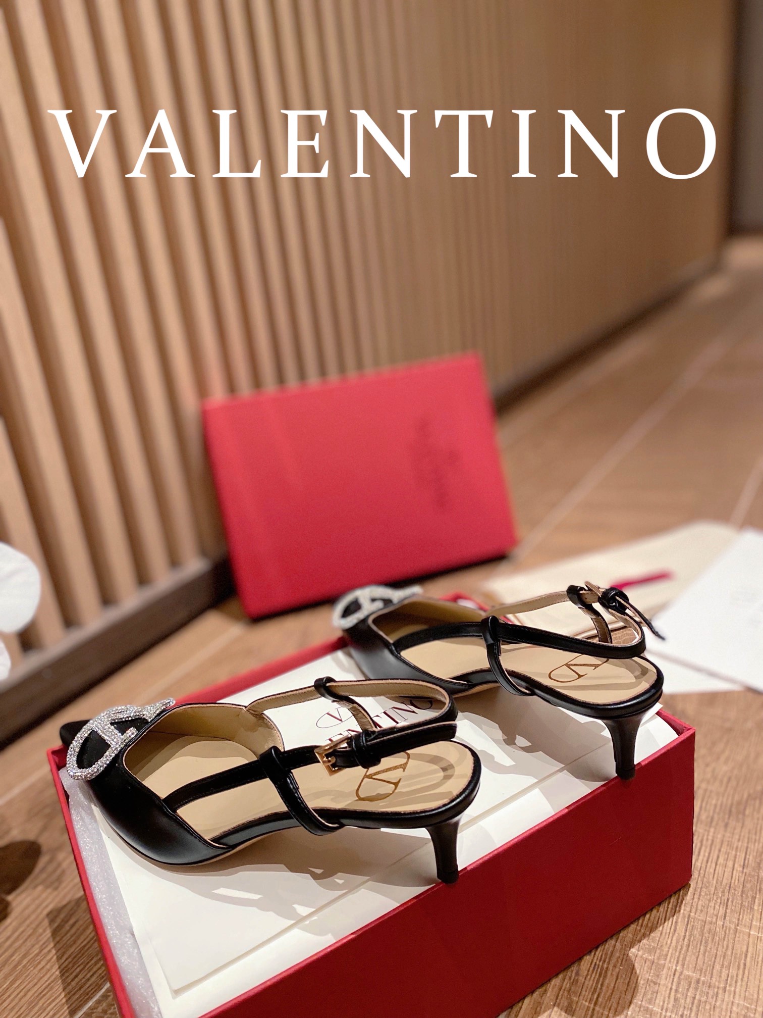 23157-Valentino -825 gallery