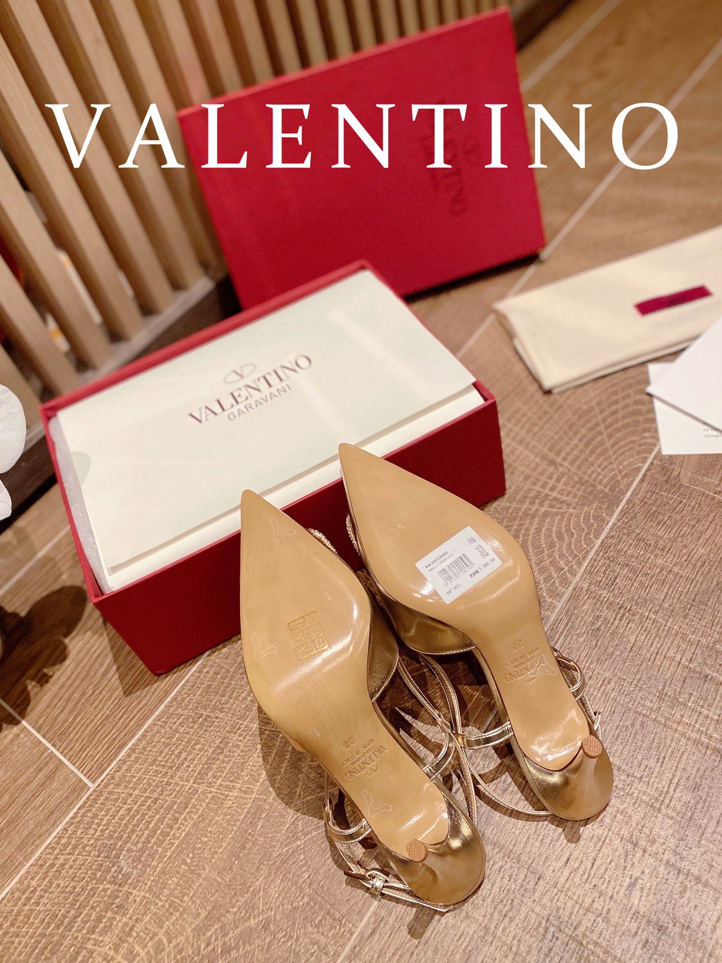 23157-Valentino -825 gallery