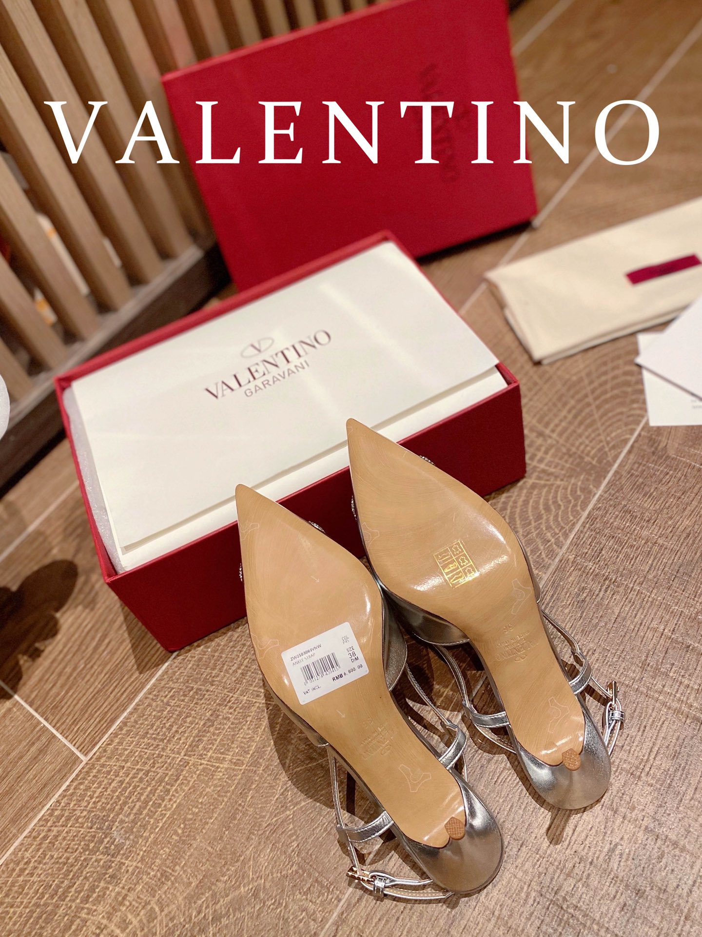 23157-Valentino -825 gallery