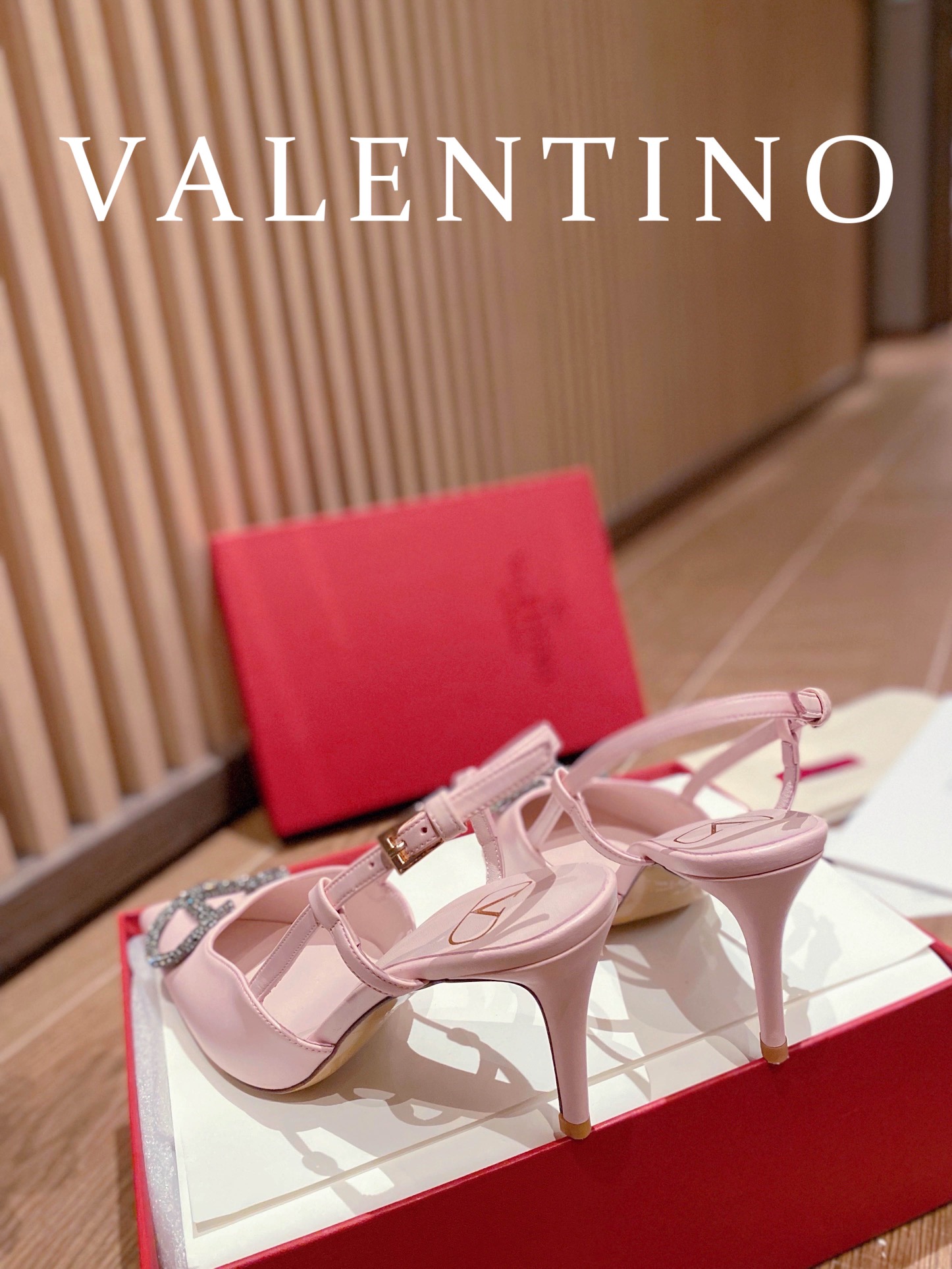 23157-Valentino -825 gallery