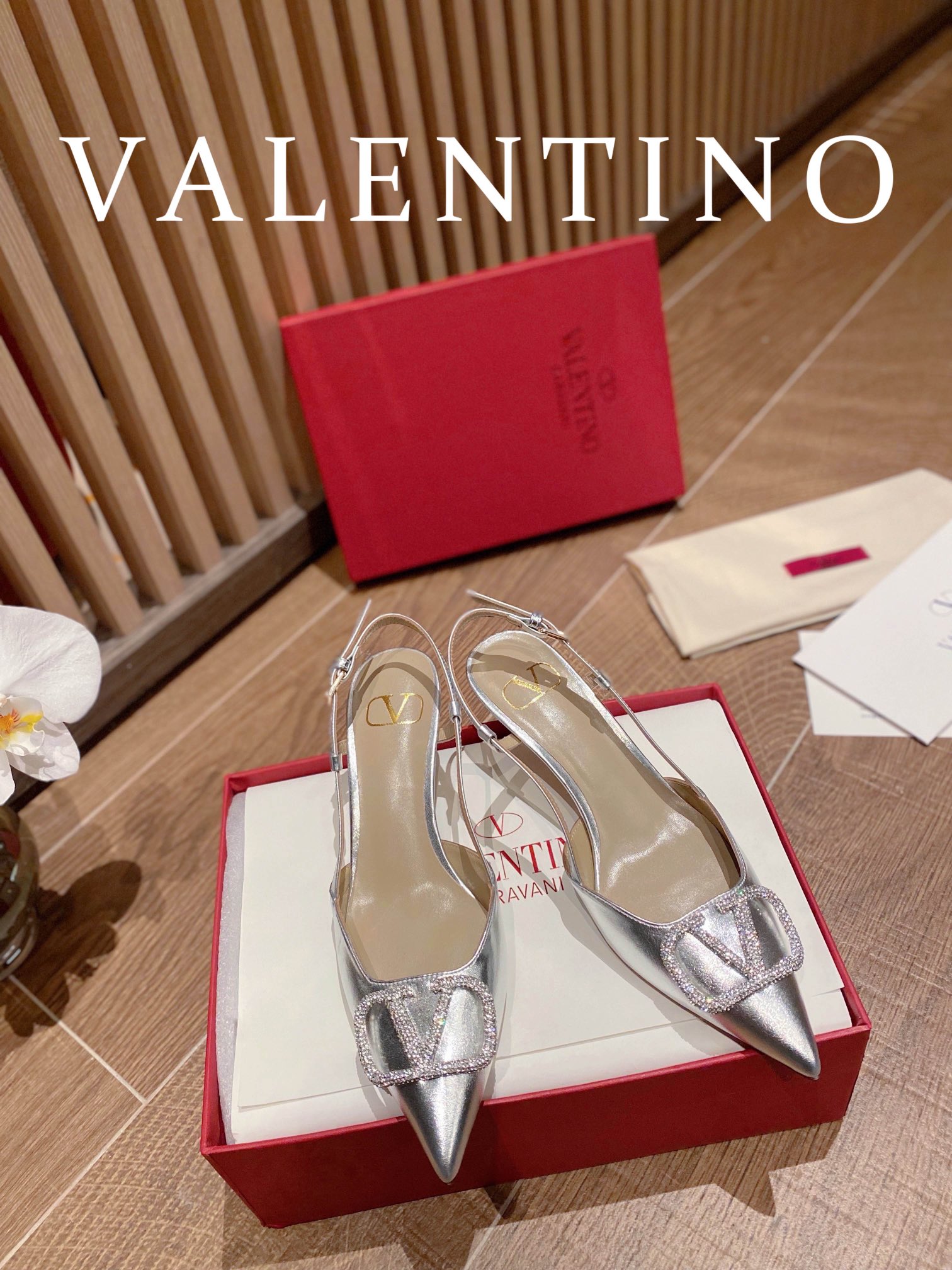 23157-Valentino -825 gallery