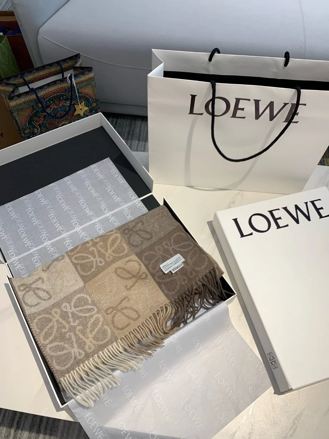 25080-Loewe-198 gallery