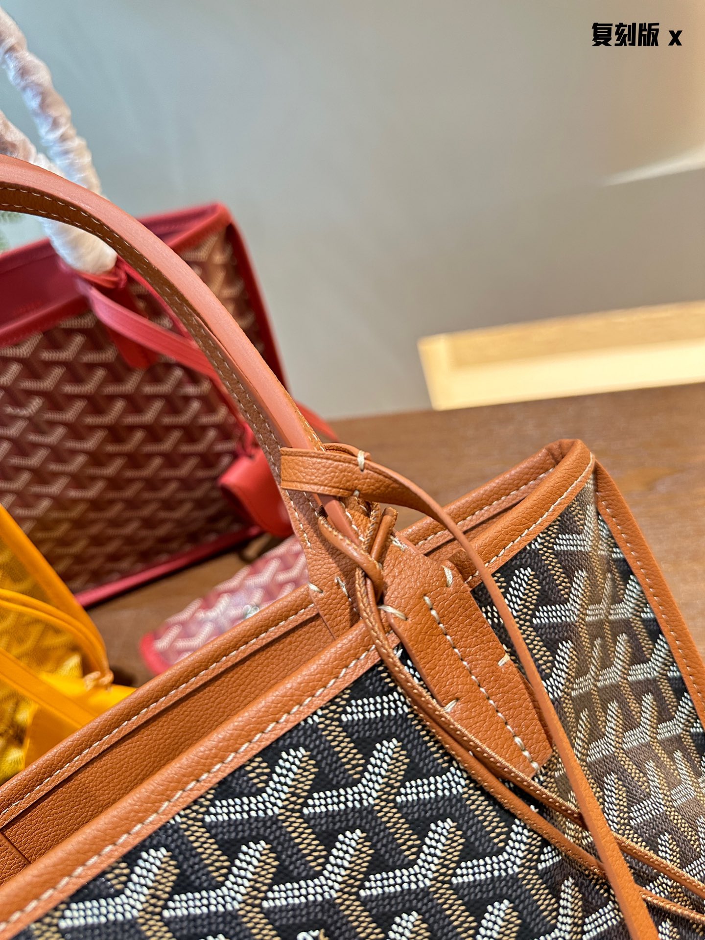 25292-Goyard -370 gallery