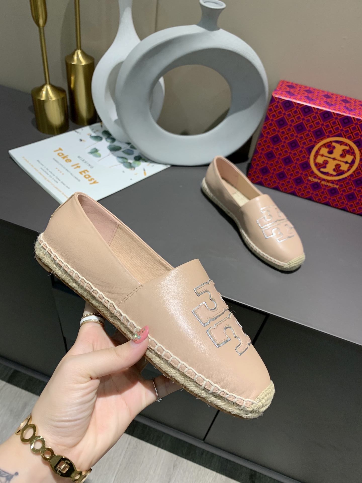 25567-Tory Burch-668 gallery