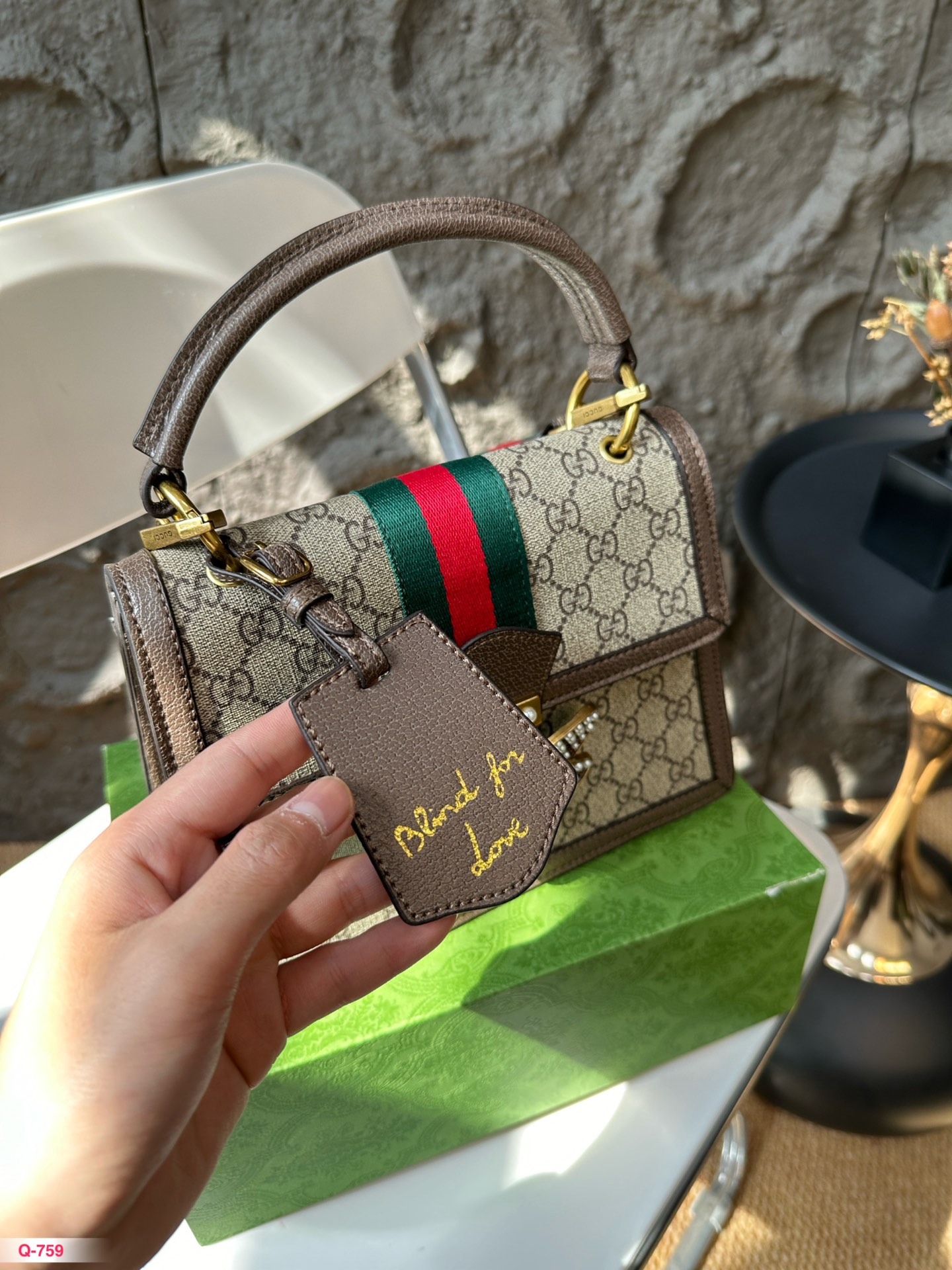 25586-Gucci-520 gallery