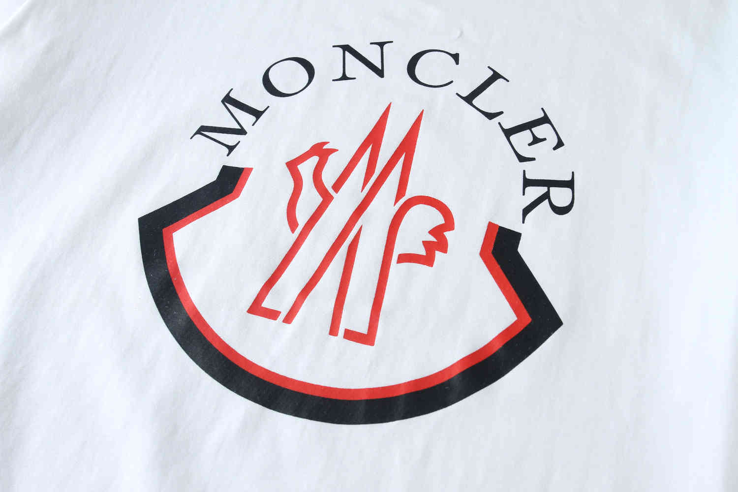 25.36$  MONCLER  4543-M gallery