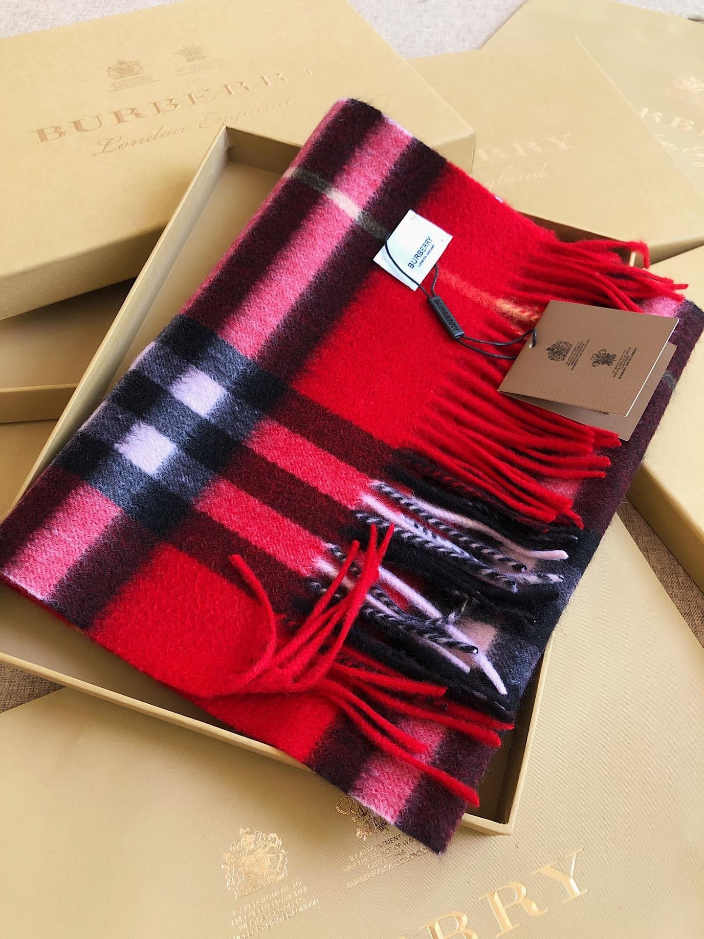 26.28$ burberry     code-8748-T gallery