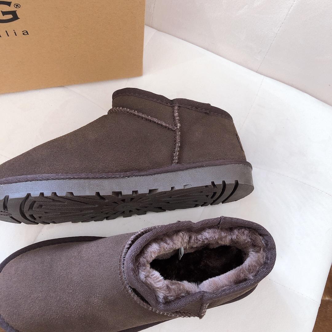 279-8681-T  29.99$ UGG gallery