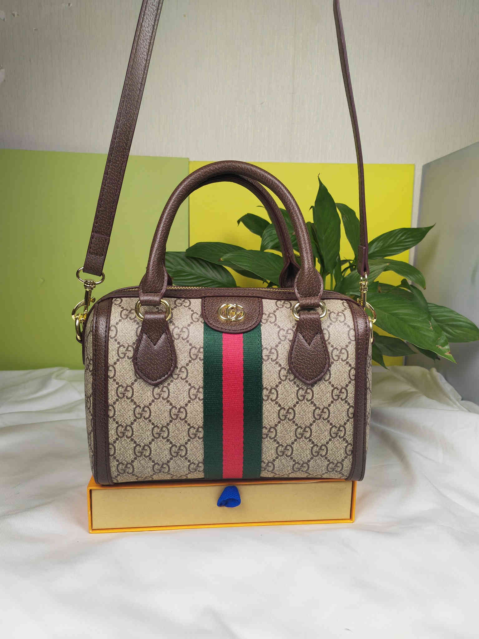 28.5$  GUCCI   301-4577-M gallery