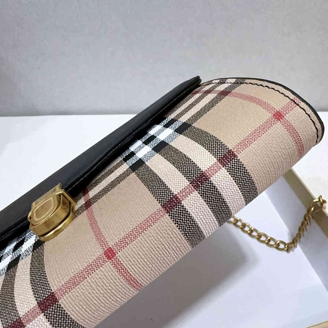 28.75$   BURBERRY  301-4531-M gallery