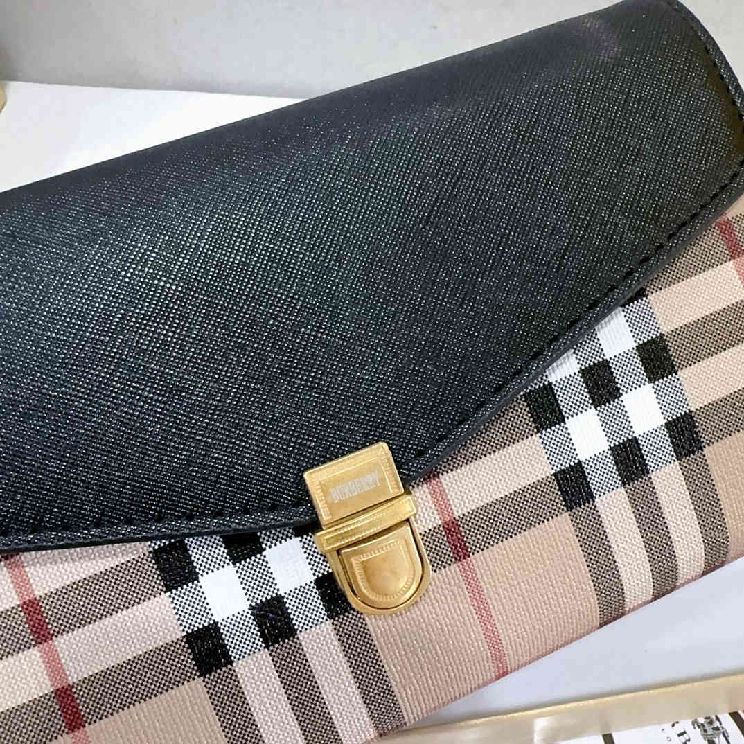 28.75$   BURBERRY  301-4531-M gallery