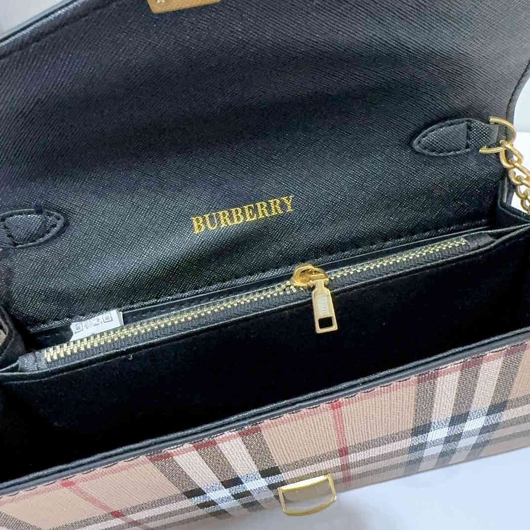 28.75$   BURBERRY  301-4531-M gallery