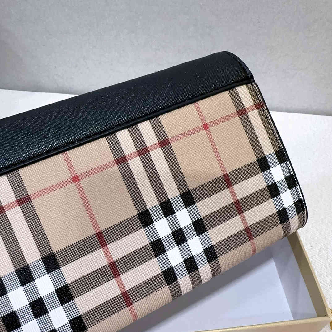 28.75$   BURBERRY  301-4531-M gallery