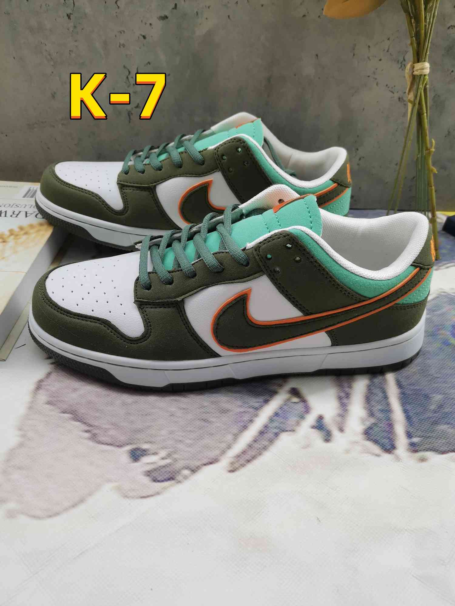 28.88$    NIKE SB DUNK   109-4282-M gallery