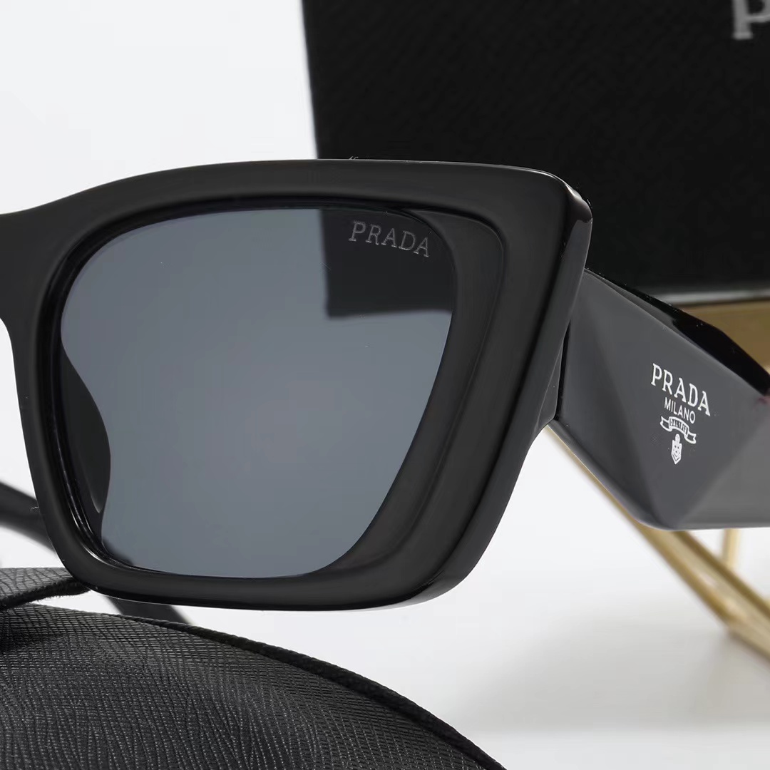 314-8739-T  20.69$Prada gallery