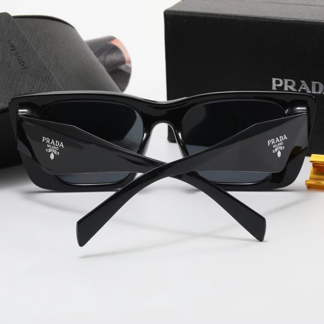 314-8739-T  20.69$Prada gallery