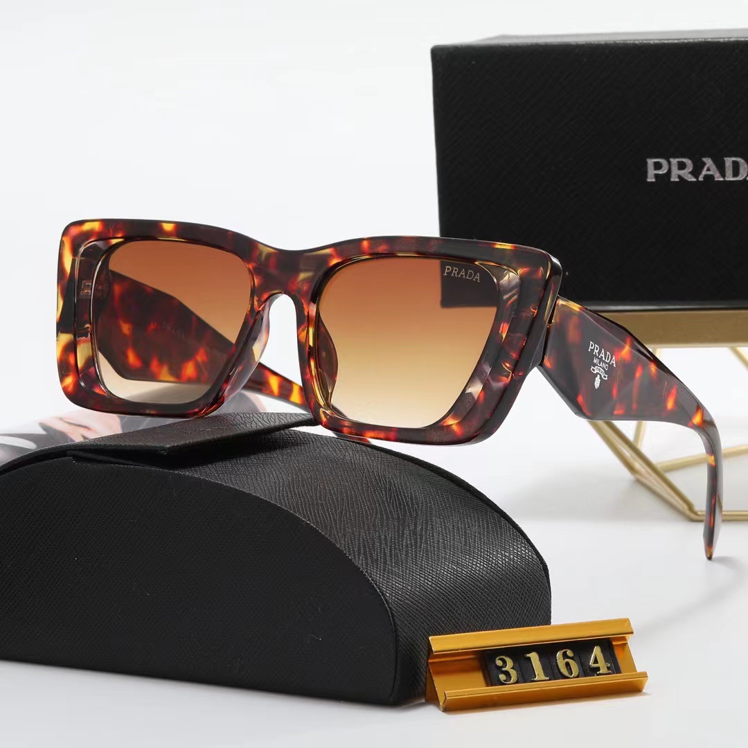 314-8739-T  20.69$Prada gallery