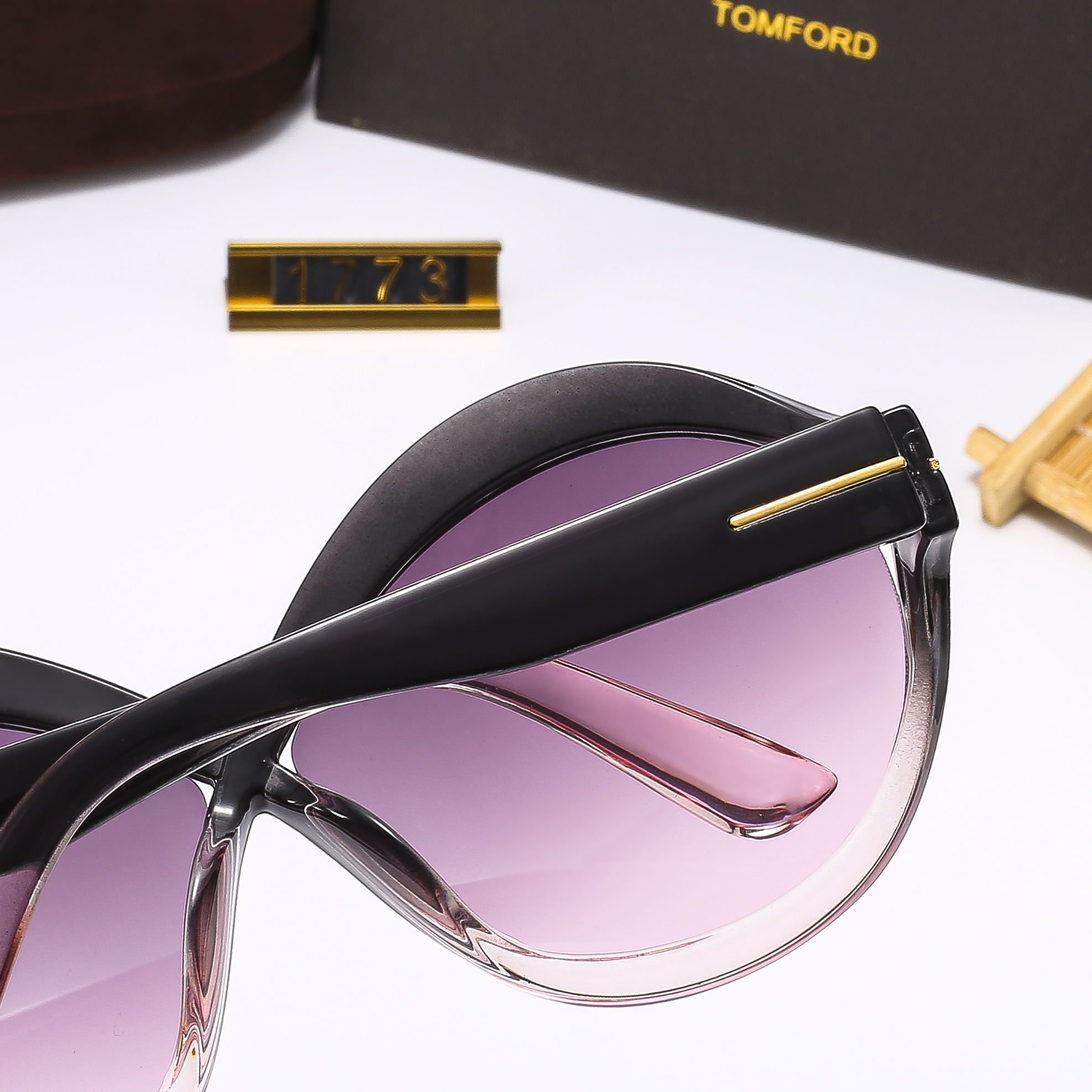 314-9131-T     20.89$ TOM FORD gallery