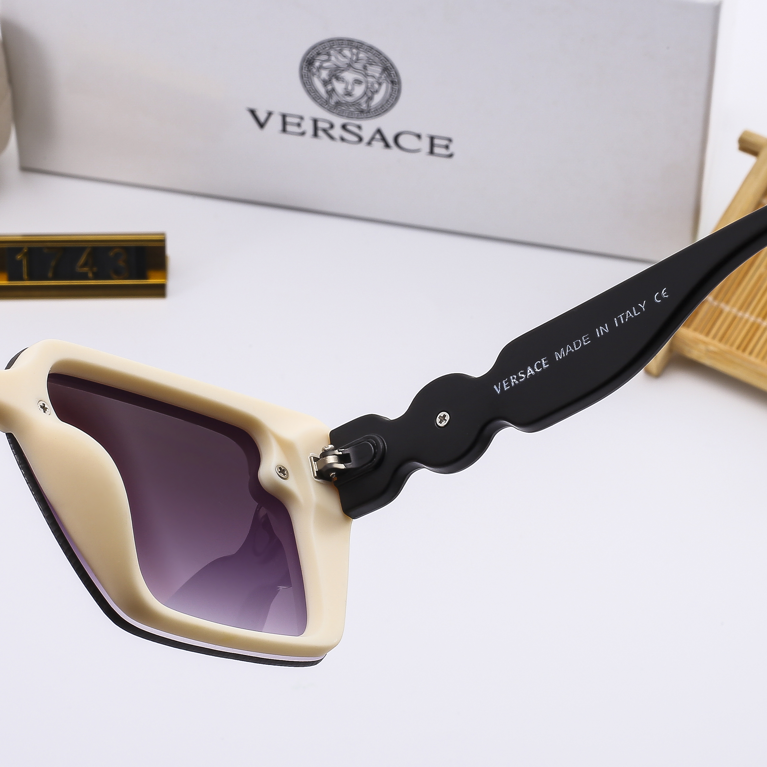 314-9150-T    18.39$ VERSACE gallery