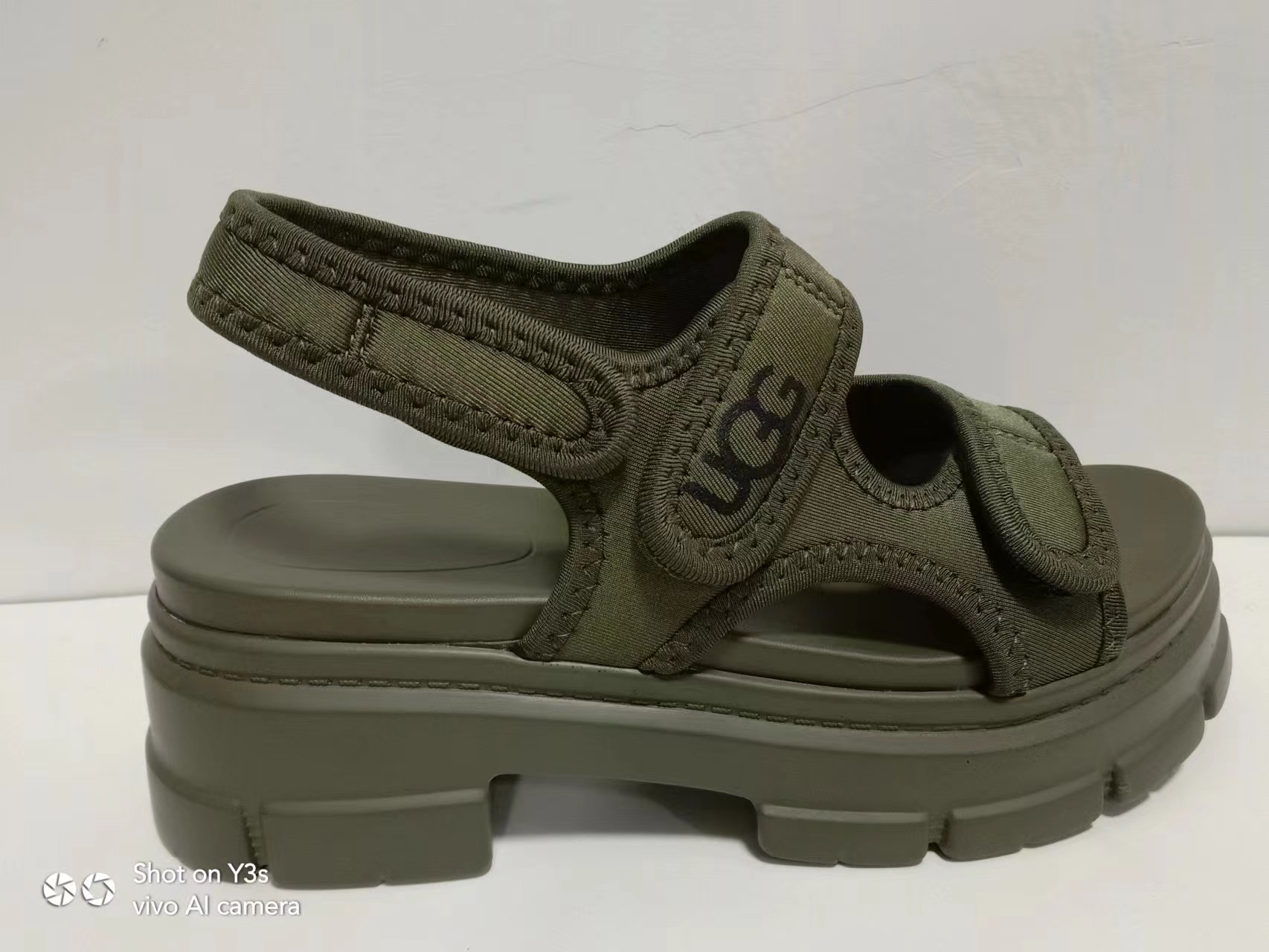 32.99$ UGG    10189-T gallery