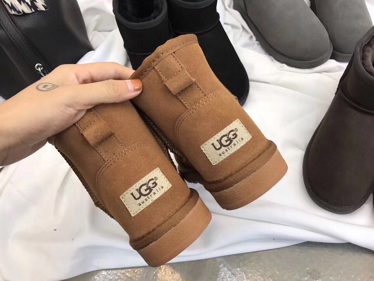 3553- UGG 36.19 编号279-526-D gallery