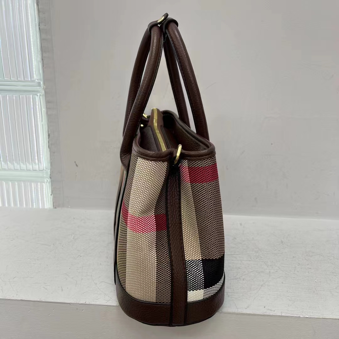 35.95$ BURBERRY   CODE 404- 6962-R gallery