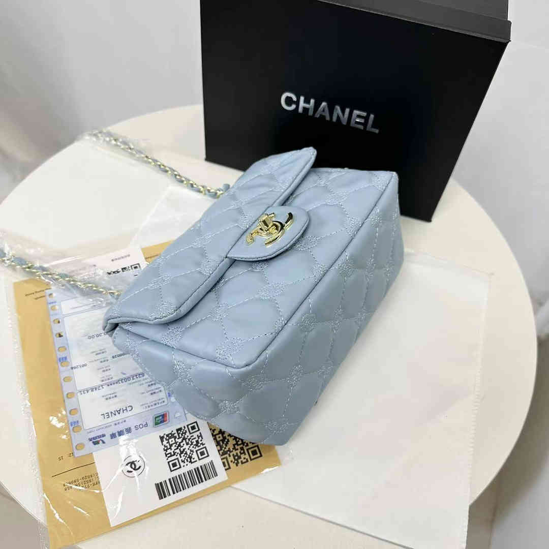 37.99$  CHANEL  301-4213-M gallery