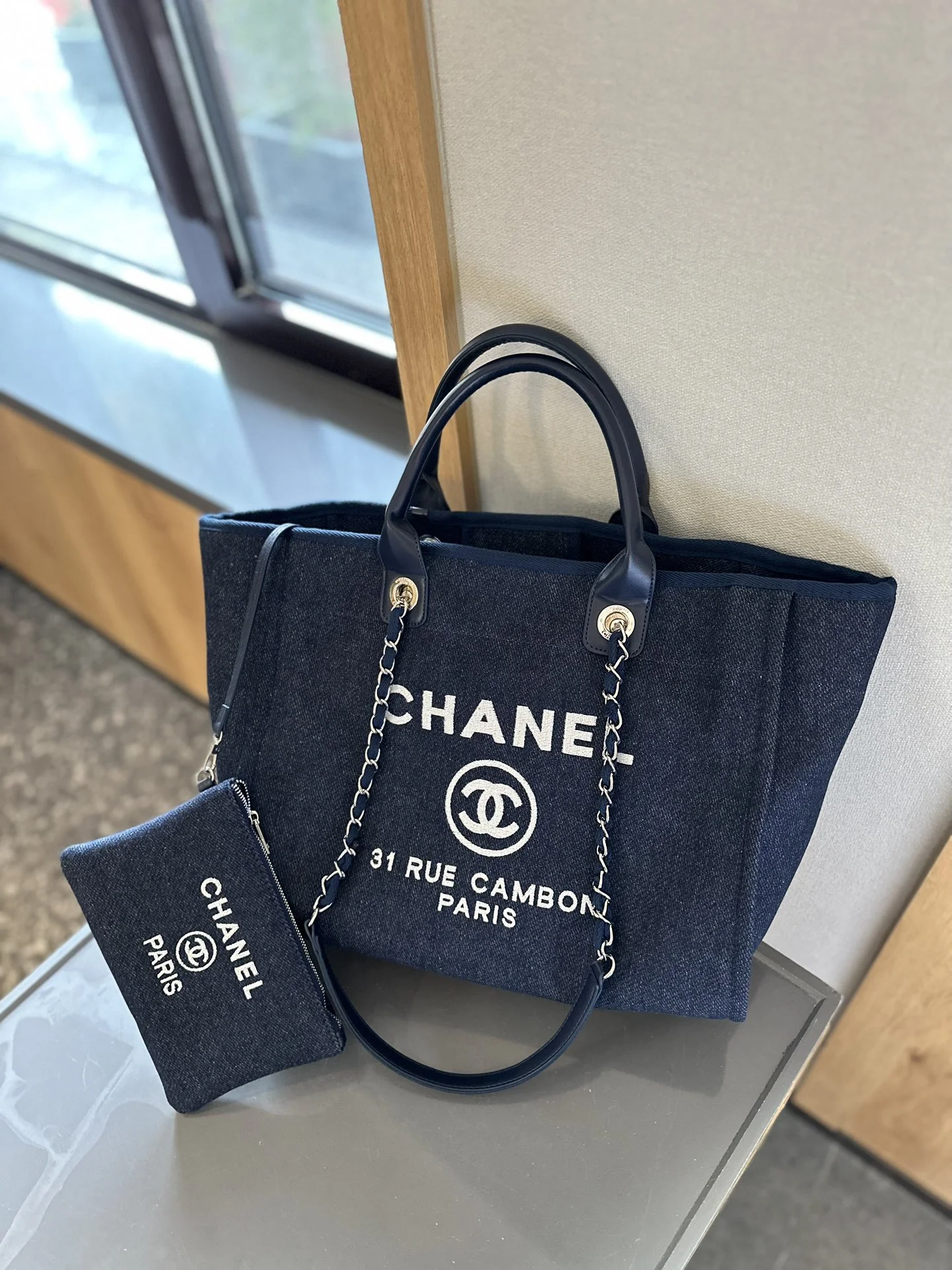 3853-440-64-chanel-not box gallery