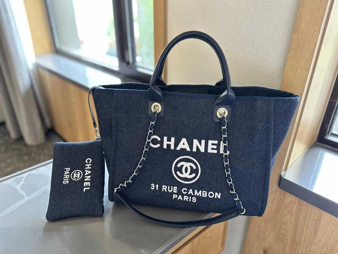 3853-440-64-chanel-not box gallery