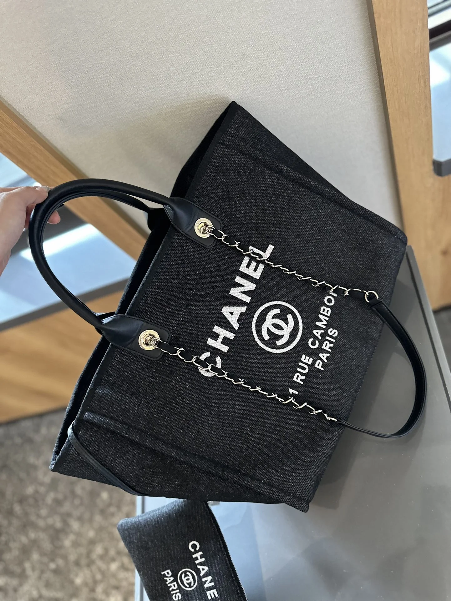 3853-440-64-chanel-not box gallery