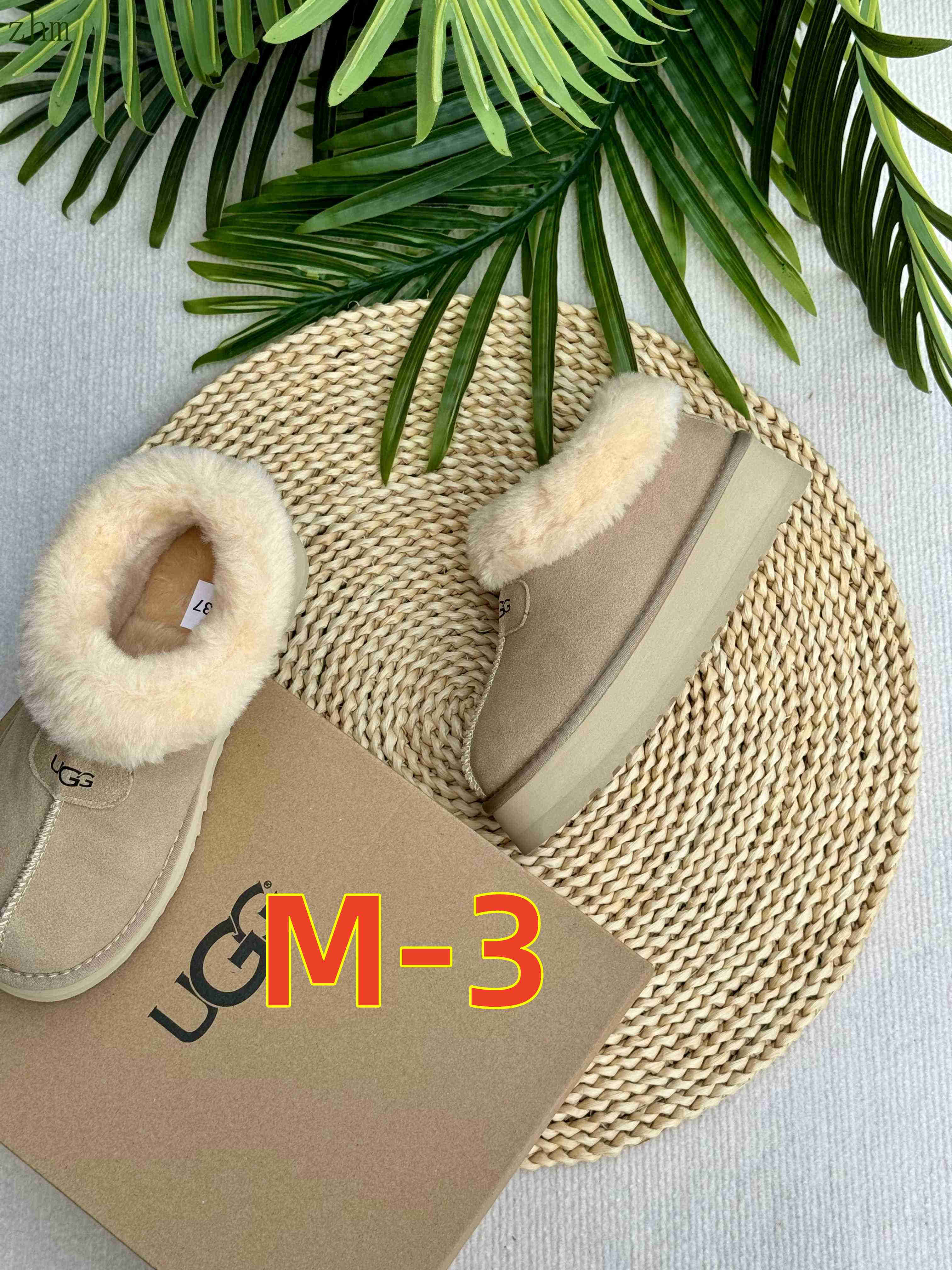 42.7$    UGG-4400-M gallery