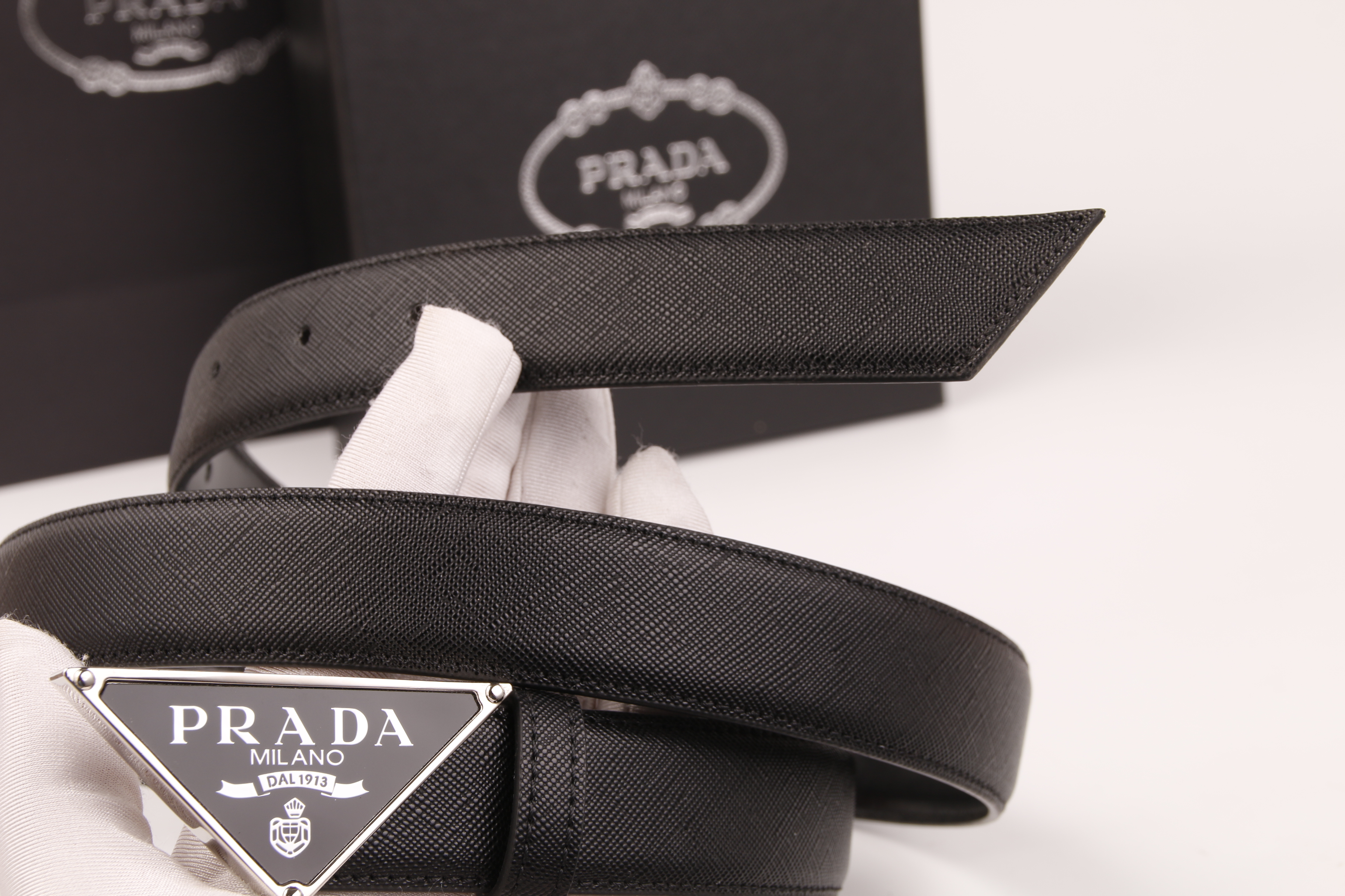 454-9110-T      23.14$ PRADA gallery