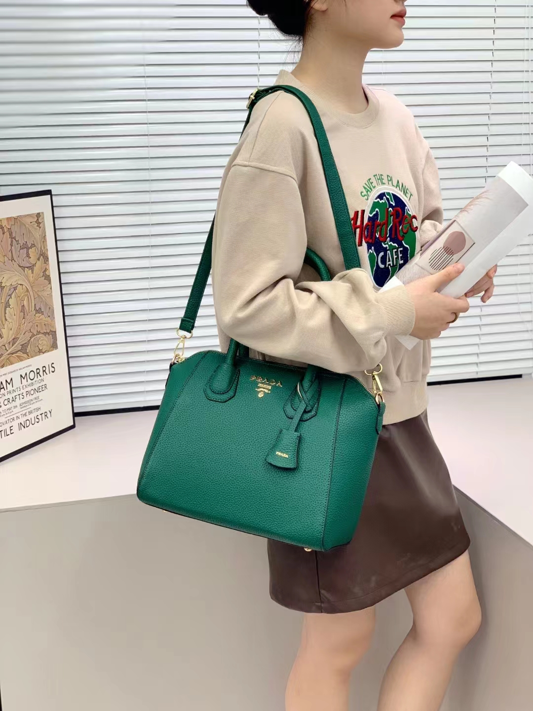 46.82$ Prada    code  404-6365-R gallery